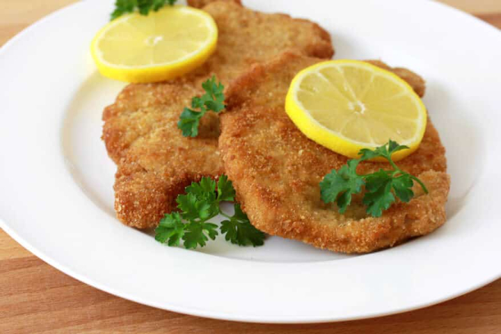 Paniertes Schweinsschnitzel - 32Corner