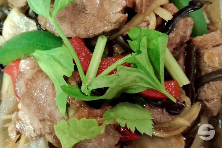 Stir-Fried Duck with Ginger and Mushrooms - Thaï Artisans