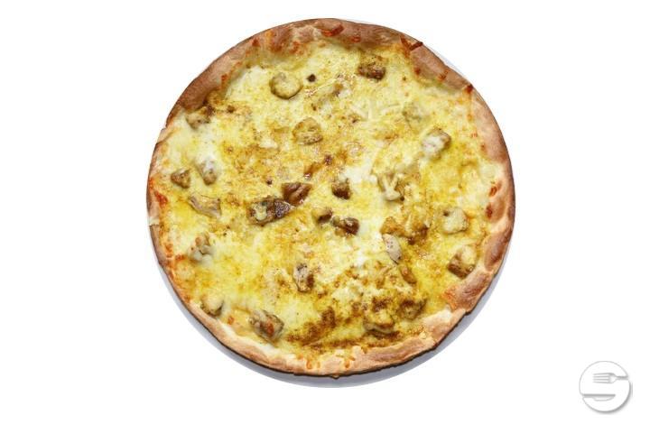 Chicken Curry & Onions Pizza - Royal Kebab