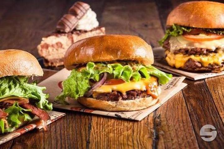 Menu Cheeseburger - La Casa del Tacos