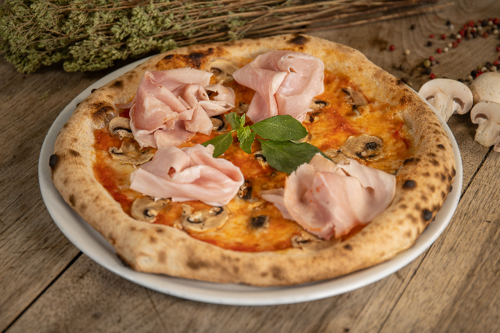Pizza Ham and Mushrooms - Holzhofen Pizzakurier