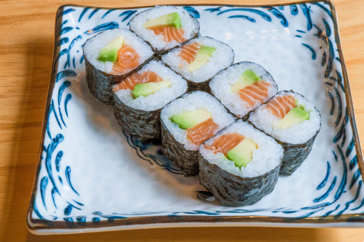 51. Hosomaki Sake Avocado - Mo Sushi & Dim Sum