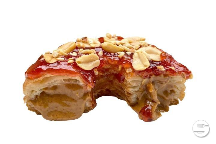 Fresh Strawberry Peanut Cross - Royal Donuts Luzern