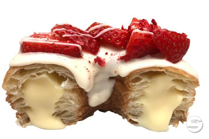 White-Strawberry Cross - Royal Donuts Luzern