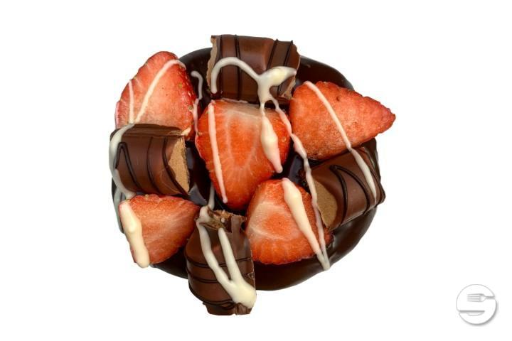Strawberry Choc Ball - Royal Donuts Luzern