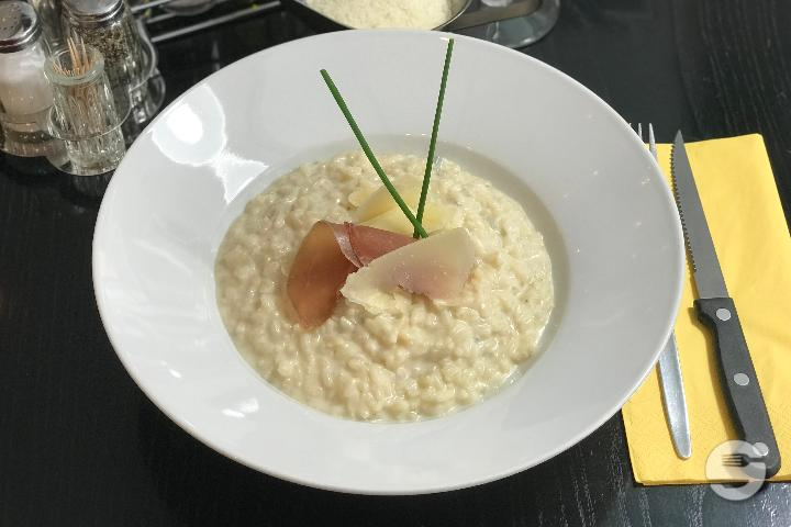Chow Fund - Asia Thai Restaurant