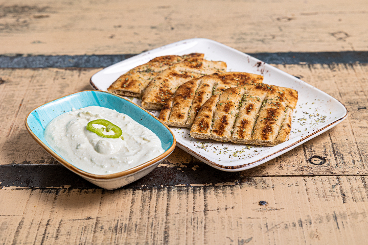 Tirokafteri avec pain pita - OH MY GREEK!
