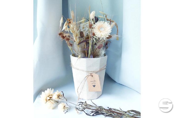 Weißes Arrangement - Persian Bell Flowers