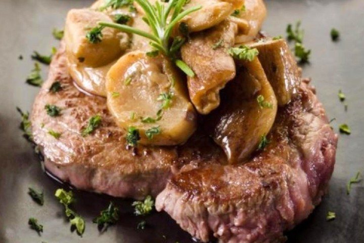 Filetto Fassona with Mushrooms - Osteria Bar Svizzero di Oxana