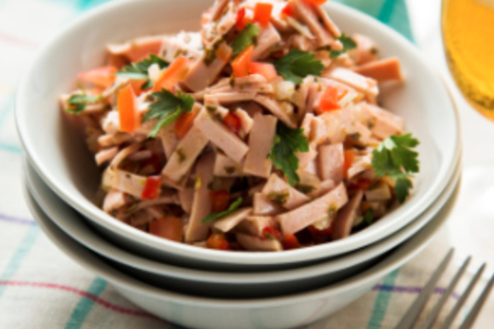 Simple Sausage Salad - Burger und Pizza Point