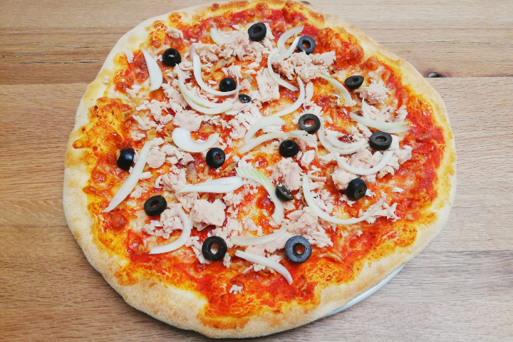 Pizza Tonno e Cipolla - Burger und Pizza Point