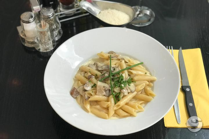 Pasta Funghi - Burger und Pizza Point