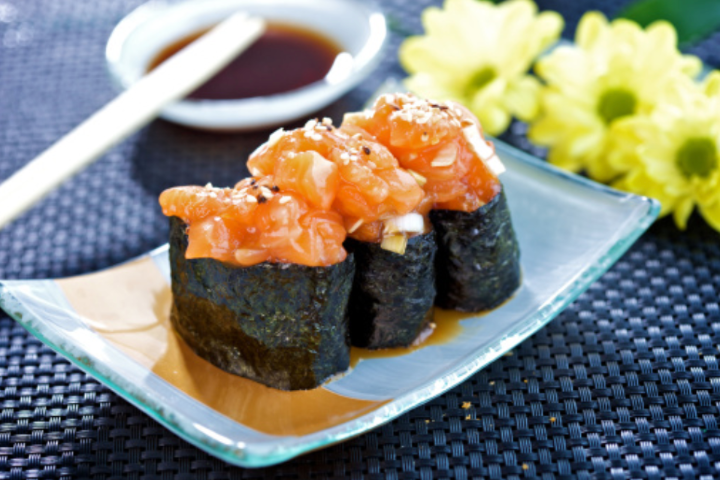 122. Gunkan Spicy Salmon Tartar - WangKhar