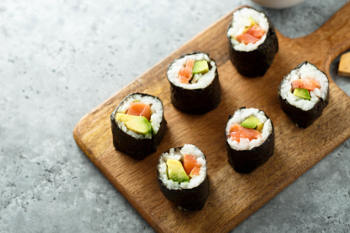 128. Salmon Avocado Maki - WangKhar