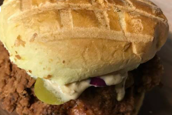 El Swissri Burger - Pinky Burger