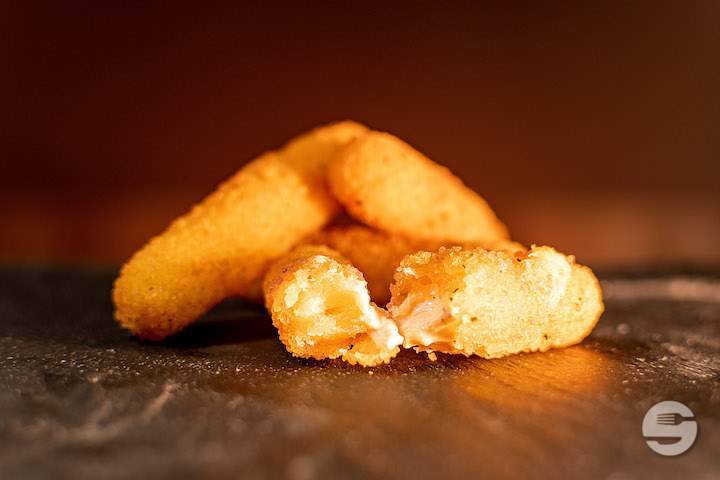 Mozzarella Sticks 🐮 - Billo's Pizza