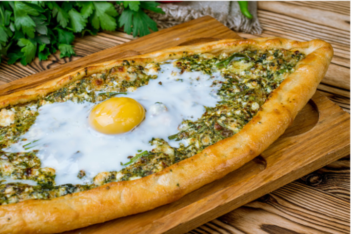 Pide with spinach and egg - Akara's - Altstetten