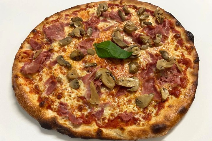 Prosciutto e Funghi - Pizzeria Café Lugano