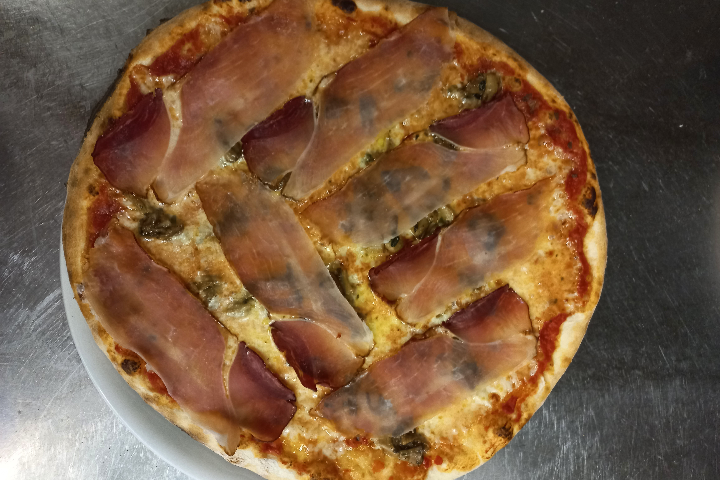 Pizza Porcini e Speack - Pizzeria Café Lugano
