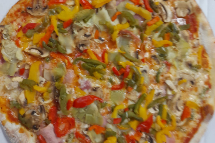 Pizza Capricciosa - Pizzeria Café Lugano