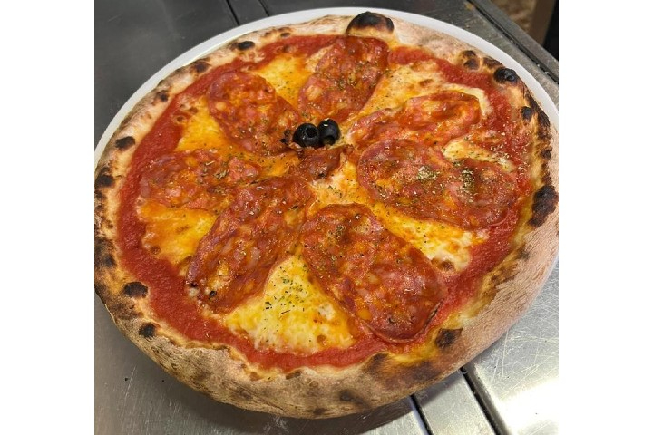 Pizza Diavola - Pizzeria Café Lugano
