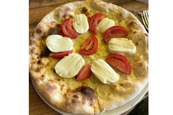 Focaccia alla Caprese - Pizzeria Café Lugano