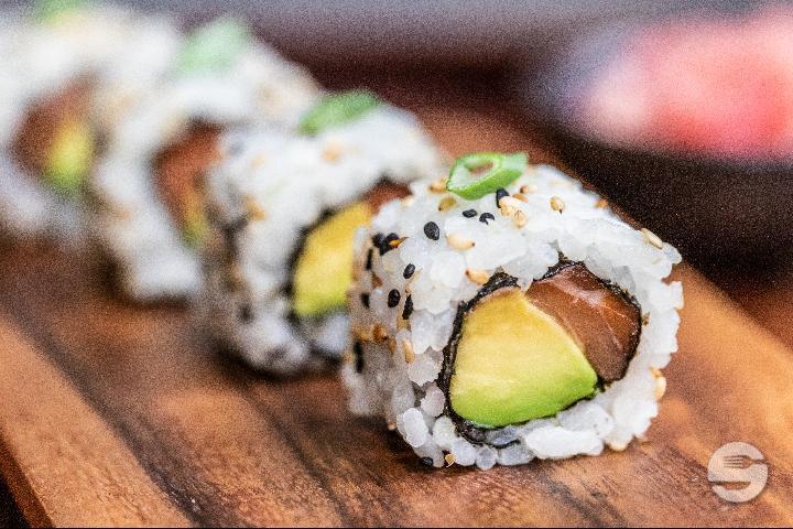 Salmon & Avocado California Rolls - Sushi & Poké 88 by Wok'y