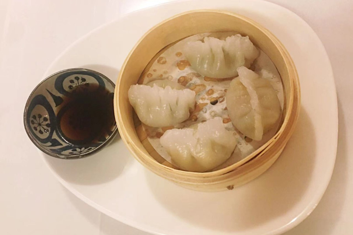 106. Gedämpfte Dumplings mit Chinakohl (4 Stk) - Royal Panda