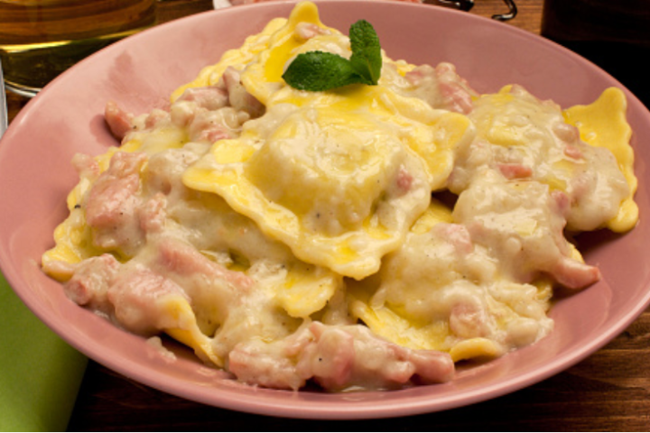 Ravioli con San Daniele e Salsa Al Parmiggiano - Italian Delicatezza da Osteria Valpo