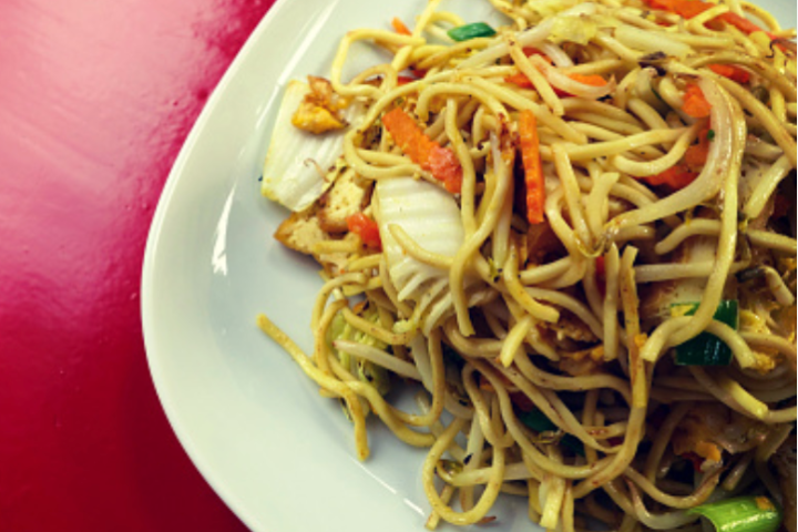 Fried Noodles with Vegetables and Tofu - Pizza King