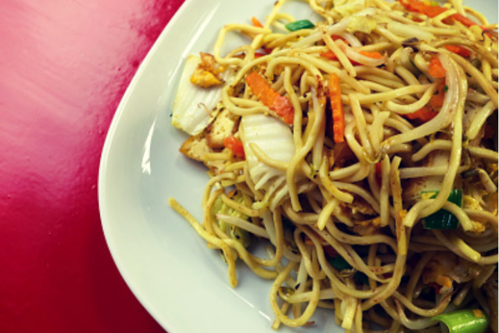 Fried Noodles with Vegetables and Beef - Pizza King