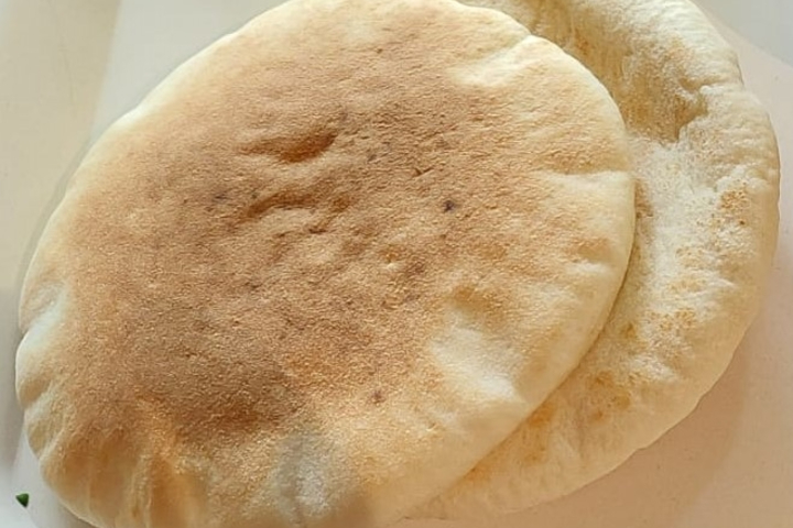 Pita Bread - Hummus Abu - Tscha'Tschi