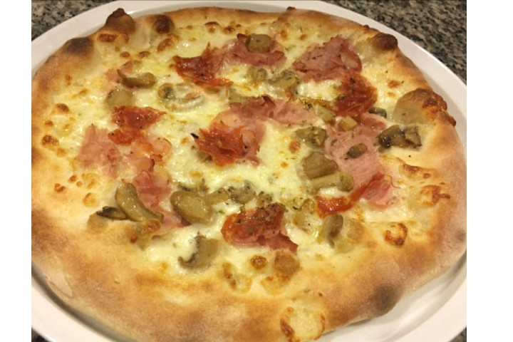 Prosciutto e Funghi - L'Angolo della Pizza