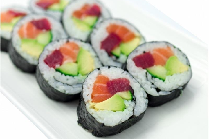 151. Salmon & Avocado Futomaki - Sushi St Roch