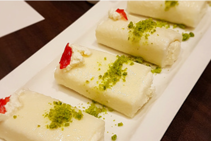 Halawet Bel Jibn - Café Damaskus