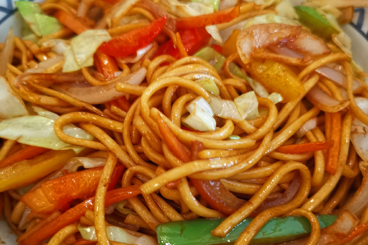 Nouilles Sautées aux Légumes - Sakura