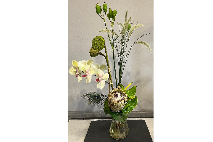 Medium Stylish Bouquet - Nobilis
