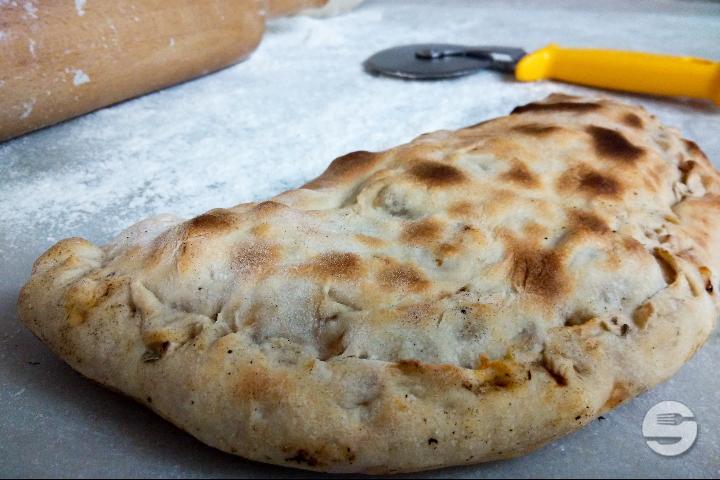 Calzone Pizza - La Bella Napoli