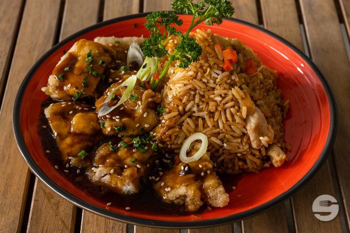 Pollo Chi Jau Kay con Chaufa - Amelias