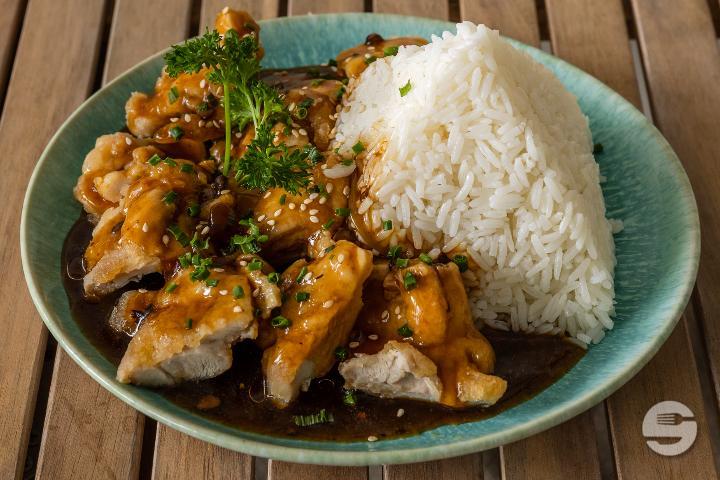 Pollo Chi Jau Kay con Arroz Blanco - Amelias