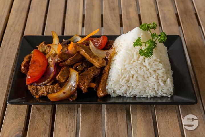 Lomo Saltado con Arroz Blanco - Amelias