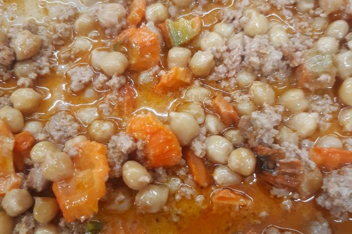 Khang Dang Neua (macinato di manzo al curry rosso con ceci) - DiDi Thai