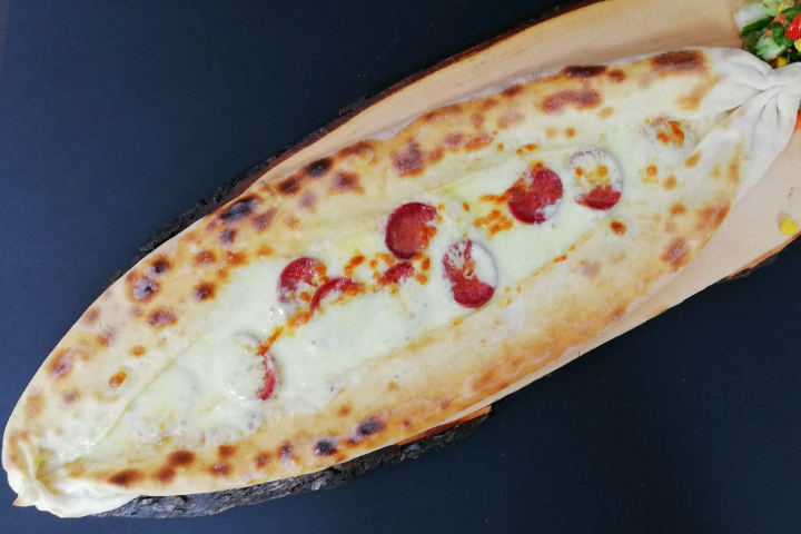 Pide Sucuk Small - Classic Pizza