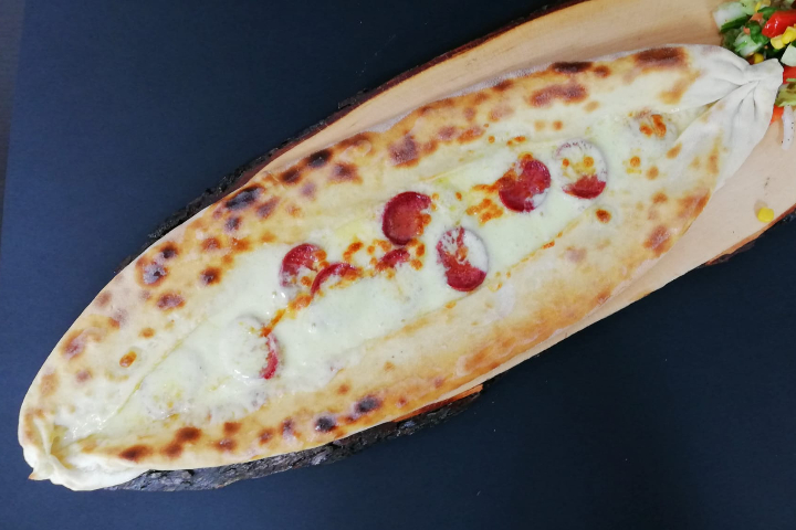 Pide Sucuk Big - Classic Pizza