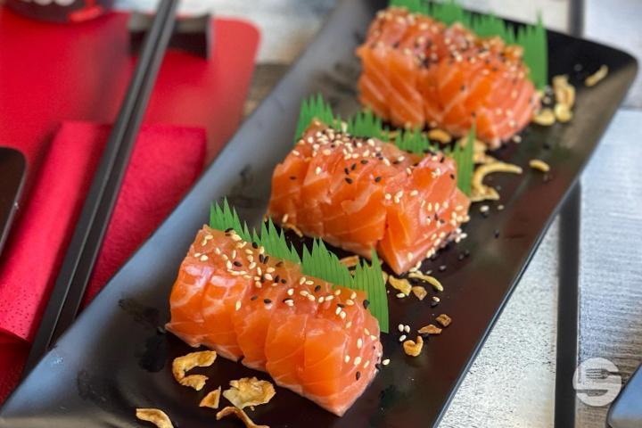 Sashimi tonno/salmone - Karma Poké Bar & Ristorante