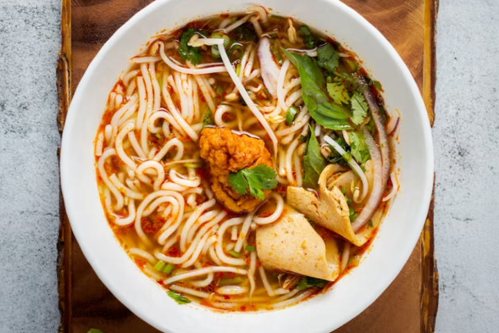 Fried noodles with vegetables - Restaurant Wok Royal