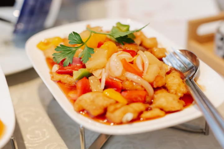 Chicken sweet and sour with natural rice - Restaurant Wok Royal
