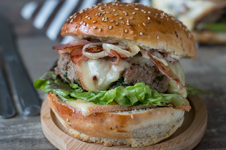 Burger Valaisan 🇨🇭 - Le Corner