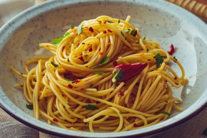 Spaghetti aglio, olio e peperoncini - Le Corner