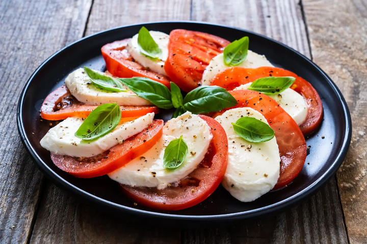 Salade Caprese - Restaurant Pizzeria du Casino - Le Locle